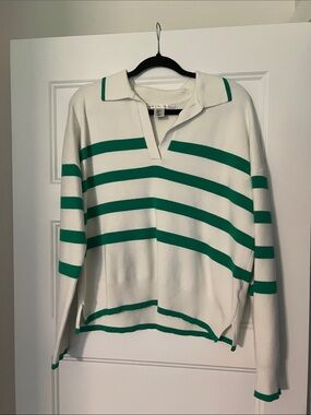 Max Studio White V-Neck Sweater with Green Stripes